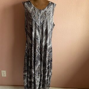 7 HANDS DESING Stretch Chic Monochrome Sleeveless Midi Dress